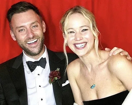 Дженифър Лорънс застана пред олтара