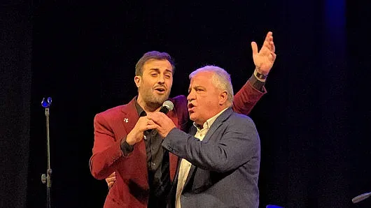 Кмет запя "Болен ми лежи..."