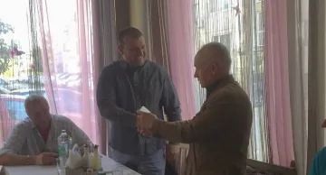 Кандидатът на БСП за кмет на "Илинден" се видя със запасни офицери