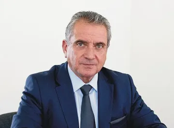 На­ру­ших ком­фор­та си във Ви­е­на, за да ра­бо­тя за Кюс­тен­дил