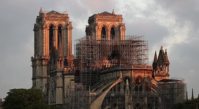 104 млн. евро събрани шест месеца след пожара в "Нотр дам"
