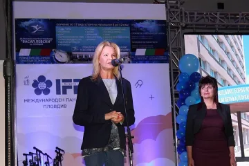 Костадинова уважи 70 г Спортно училище "В.Левски" в Пловдив