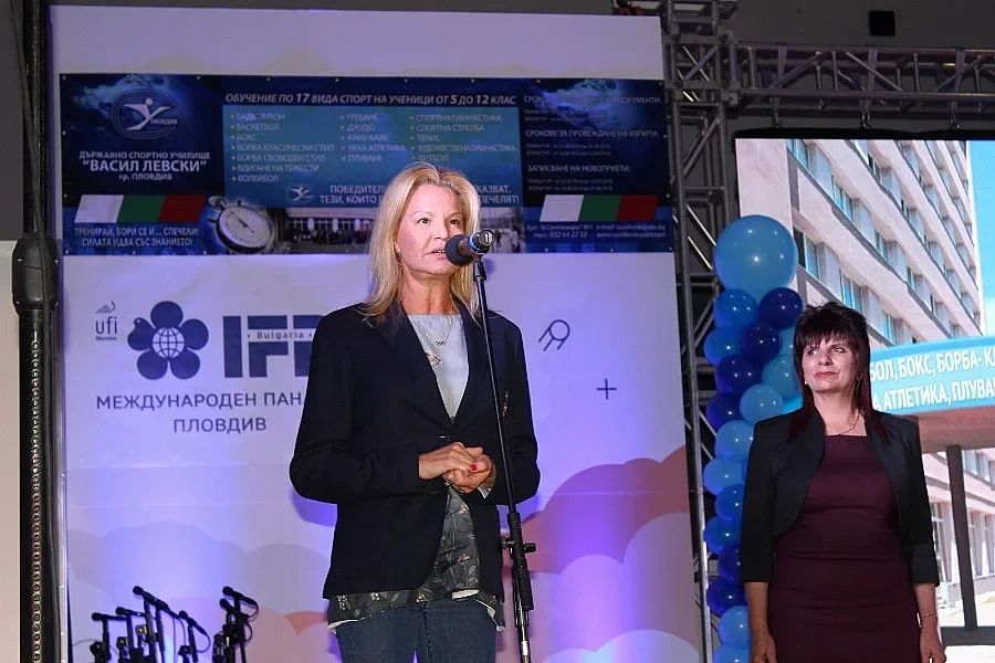 Костадинова уважи 70 г Спортно училище "В.Левски" в Пловдив