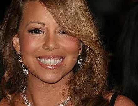 Марая Кери пише автобиография