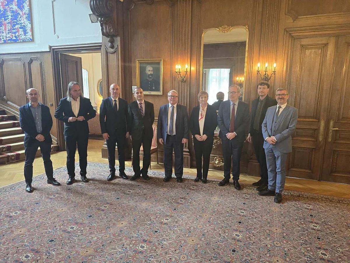 Кметът на община Созопол Тихомир Янакиев на работна среща в посолството на Франция