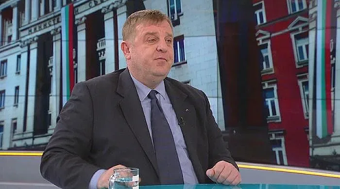 Каракачанов показа жълт картон на македонците
