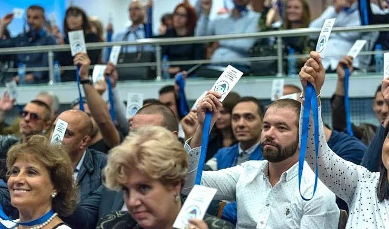 Неуспели политици влизат в партията на Слави