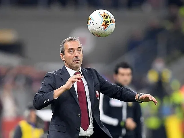 Милан уволни треньора си