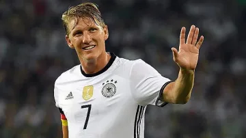 Световен шампион спира с футбола