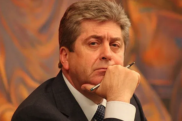 Първанов и академици с позиция за Македония