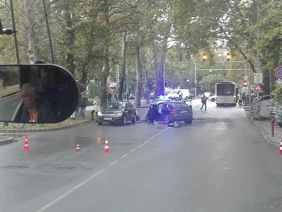 Кола и рейс се сблъскаха в Пловдив