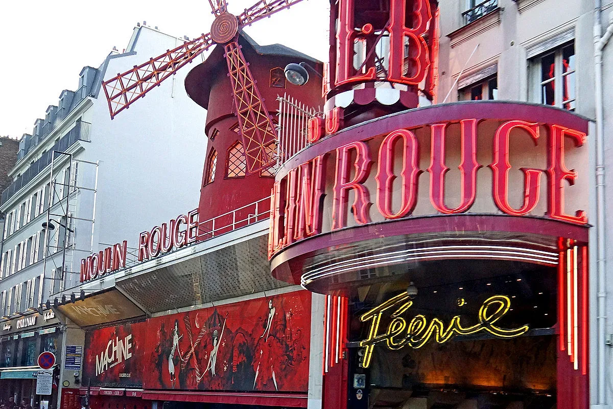 "Мулен руж" стана на 130 г.