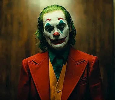 Хоакин Финикс измести Том Харди