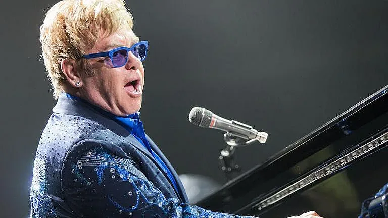 Руска медсестра спасила живота на Елтън Джон