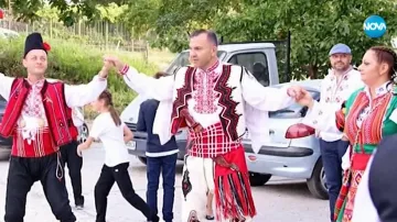 Семейство от Варна сключи брак в носии