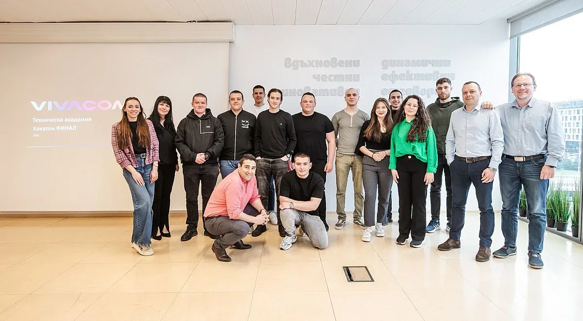 Студенти спечелиха голямата награда в Хакатон на „Vivacom Техническа академия“