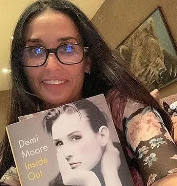 Автобиографията на Деми Мур номер 1 в САЩ