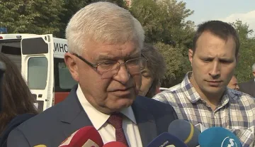Сблъсък Нинова-Ананиев за заплатите на медсестрите