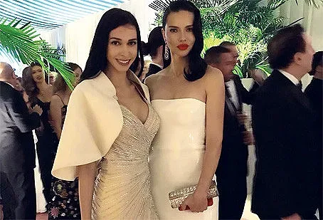 Лицето на REFAN Мила Христова при Елтън Джон на Оскарите