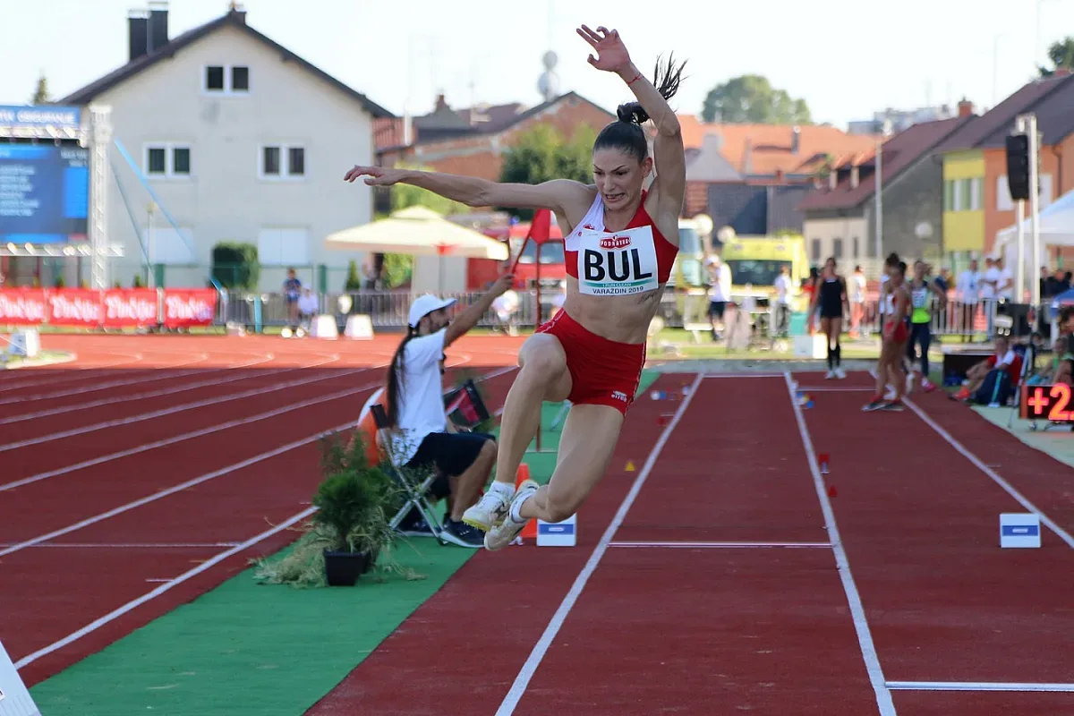 Две българки скачат при 44 градуса в Доха днес