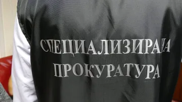 Задържаха пернишки рекетьори
