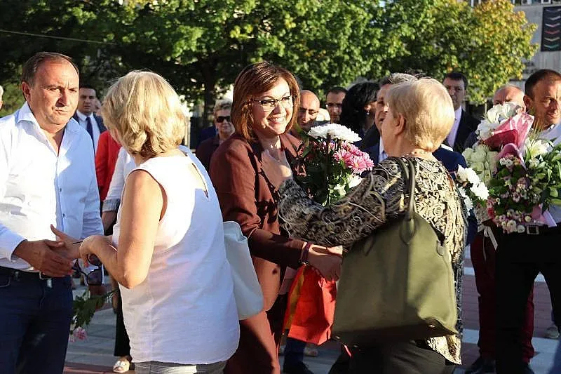 Нинова: Не концесии, а общински дружества