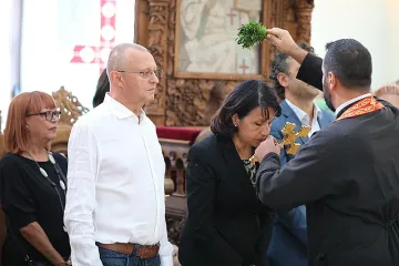 Диана Иванова откри кампанията си с водосвет