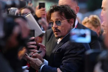 Вандали оскверниха звездата на Джони Деп