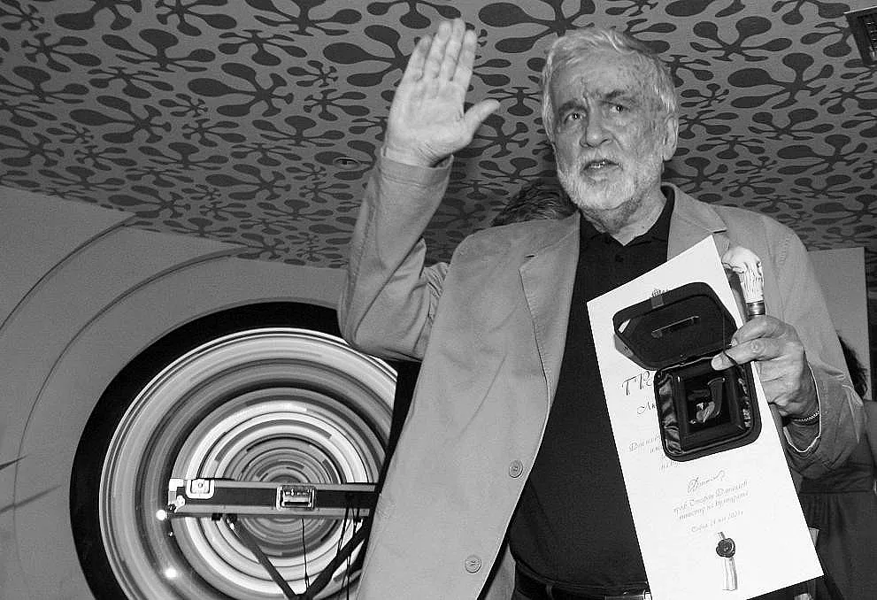 Последно сбогом с поета Любомир Левчев