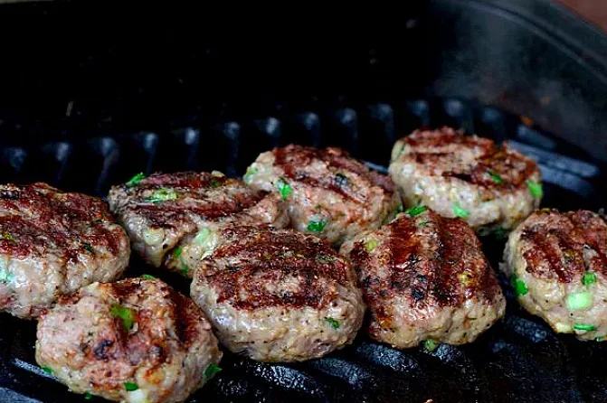 Депутатското кюфте поскъпва