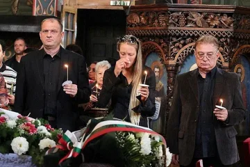 Неуместен некролог разлепен за проф. Вучков