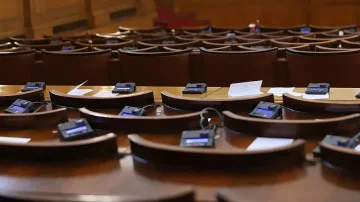 Депутите във ваканция от 16 октомври