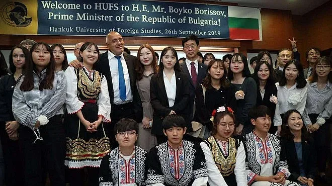 Пяха за Борисов "Седнало е Джоре Дос" на български