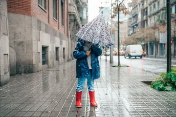 Облачно и дъждовно, но пък топло ще е днес