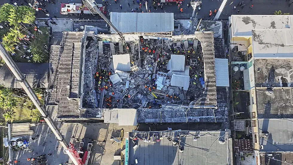 Кошмарът в нощния клуб няма край. Загинаха моден дизайнер и близки на министър