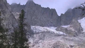 Част от ледник на Монблан може да се срути