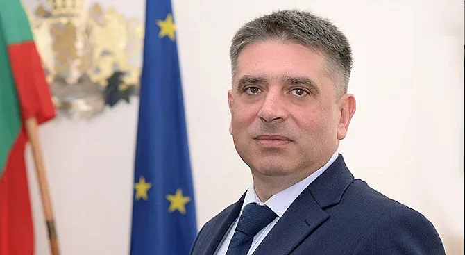 Кирилов: Стриктно трябва да зачитаме правото