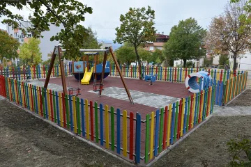 Деца се радват на нови площадки в Благоевград и Рилци