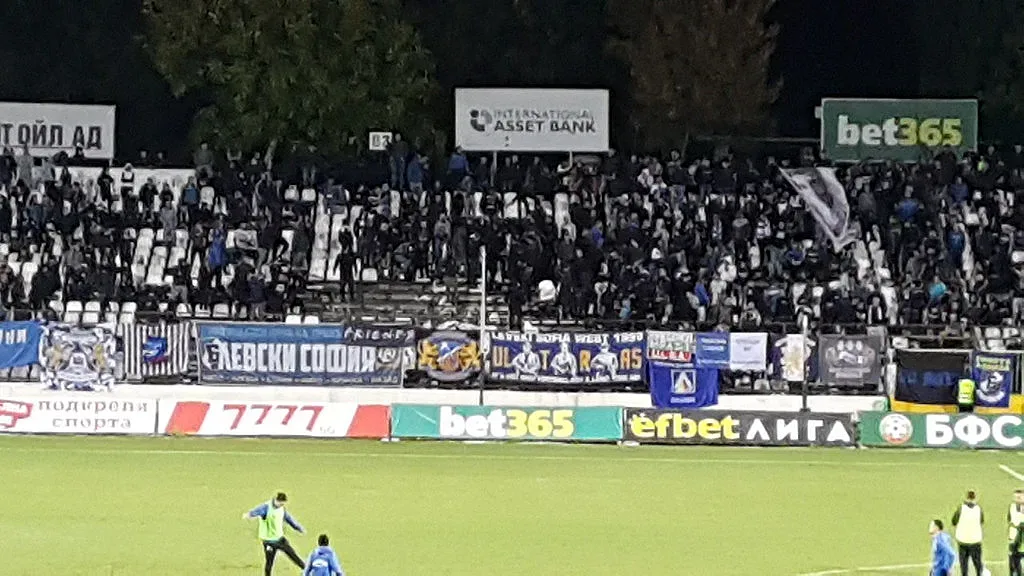 Левски плаща 5300 лева и покрива щетите на ст. "Славия"