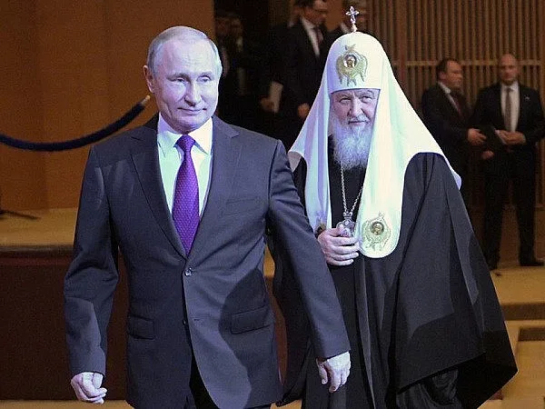 Стотици свещеници на бунт срещу Путин