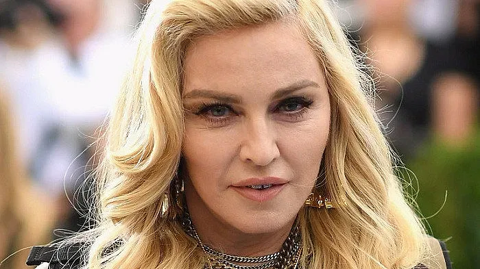 Мадона бяга от Лисабон