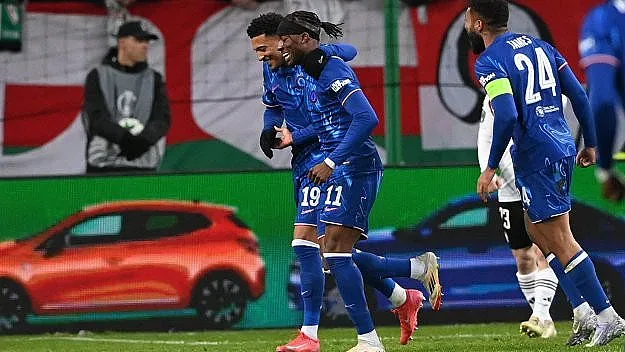 Челси смаза поляци и лети към полуфинала на ЛК