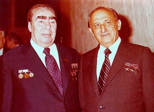 Починал е обущарят на Тато