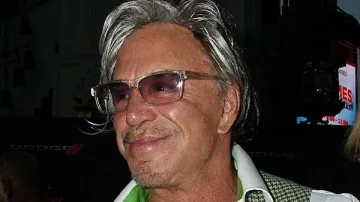 Мики Рурк иска погребение в Украйна