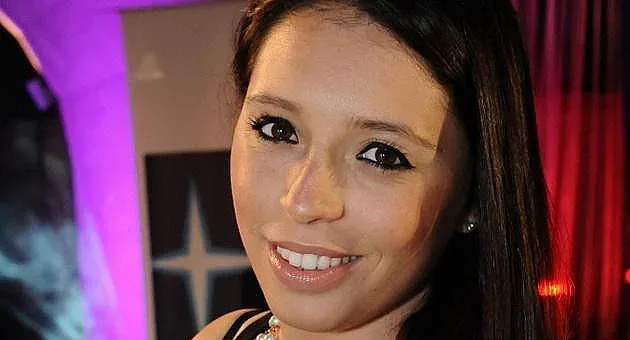 Мика Стоичков води дъщеря си в България