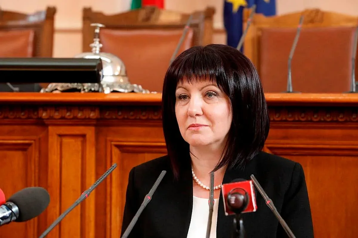 Караянчева: Добре съм, имам счупена раменна става