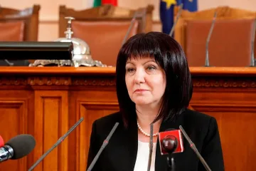 Караянчева: Добре съм, имам счупена раменна става