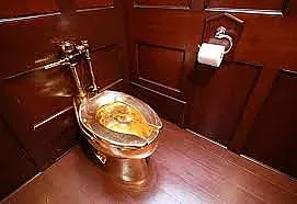 Откраднаха златна тоалетна от дворец