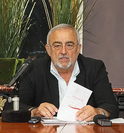 Сезонът на Народния започна с „Хъшове“