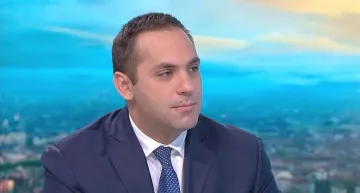 Караниколов: Офшорка на Цв. Василев държи Дунарит